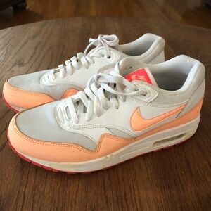 Nike womans Air max  size 9 womens guc